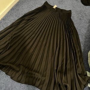 H&M SKIRT SIZE SMALL BLACK